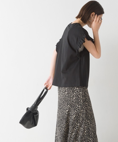 OMNES(オムネス)の「バイオポリウォッシュ 袖ギャザー半袖プルオーバーTシャツ(Tシャツ/カットソー・レディース・ホワイト/ブラック/ラベンダー/ピンクベージュ/チャコール・FREE)」の12枚目の写真