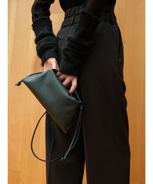 Ray BEAMS(レイビームス)の「RBS / トライアングル ミニ ショルダーバッグ(トートバッグ・レディース・ブラック・ONE SIZE)」の1枚目の写真