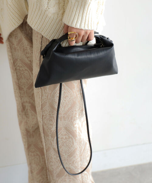 Ray BEAMS(レイビームス)の「RBS / トライアングル ミニ ショルダーバッグ(トートバッグ・レディース・ブラック・ONE SIZE)」の4枚目の写真