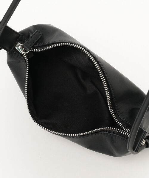 Ray BEAMS(レイビームス)の「RBS / トライアングル ミニ ショルダーバッグ(トートバッグ・レディース・ブラック・ONE SIZE)」の12枚目の写真