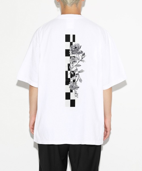 LEGENDA(レジェンダ)の「レジェンダ ケミカルウォッシュ ムードローズ エンブロイダリー Tシャツ / LEGENDA Chemical Wash Mood Rose Embroidery T-Shirt(Tシャツ/カットソー・メンズ・ホワイト×ブラック/ブラック×ブラック/ホワイト系その他/ブラック系その他/ホワイト×パープル/ブラック×パープル/ブラック×ブルー・FREE)」の2枚目の写真