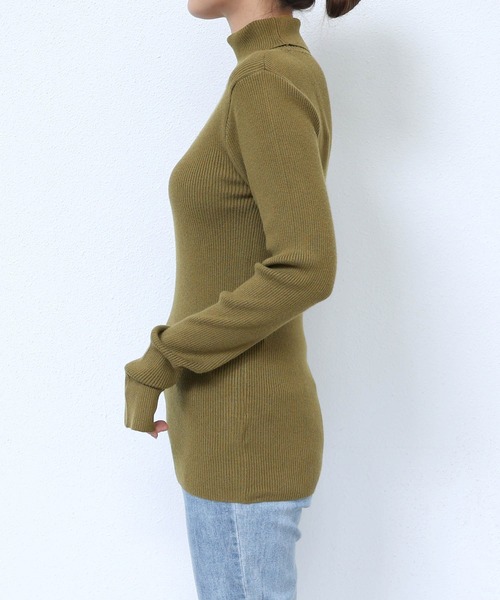 andme(アンドミー)の「無地/ボーダー長袖タートルネック指穴リブニットトップス(ニット/セーター・レディース・ブラック/レッド/オフホワイト/ピンク/ライム/モカ/ホワイト×ブラック/ブルー系その他/オレンジ/ブラウン/カーキオリーブ/ブラック×ホワイト/ベージュ系その他・M/L)」の17枚目の写真