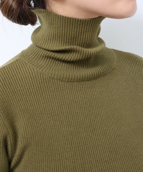 andme(アンドミー)の「無地/ボーダー長袖タートルネック指穴リブニットトップス(ニット/セーター・レディース・ブラック/レッド/オフホワイト/ピンク/ライム/モカ/ホワイト×ブラック/ブルー系その他/オレンジ/ブラウン/カーキオリーブ/ブラック×ホワイト/ベージュ系その他・M/L)」の20枚目の写真