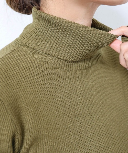 andme(アンドミー)の「無地/ボーダー長袖タートルネック指穴リブニットトップス(ニット/セーター・レディース・ブラック/レッド/オフホワイト/ピンク/ライム/モカ/ホワイト×ブラック/ブルー系その他/オレンジ/ブラウン/カーキオリーブ/ブラック×ホワイト/ベージュ系その他・M/L)」の22枚目の写真