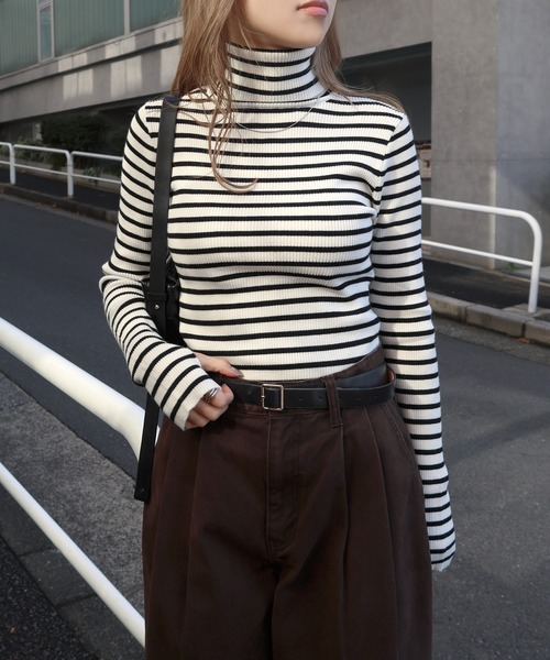 andme(アンドミー)の「無地/ボーダー長袖タートルネック指穴リブニットトップス(ニット/セーター・レディース・ブラック/レッド/オフホワイト/ピンク/ライム/モカ/ホワイト×ブラック/ブルー系その他/オレンジ/ブラウン/カーキオリーブ/ブラック×ホワイト/ベージュ系その他・M/L)」の20枚目の写真