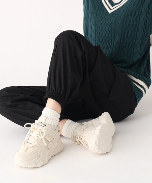 cs T&P（シーエスティーアンドピー）の「◆ロゴ入り厚底スニーカー（スニーカー・レディース・ホワイト/ブラック/グリーン/ベージュ/オレンジ/ピンク系/パープル系/ベージュ系8・S/M/L/LL）」の4枚目の写真