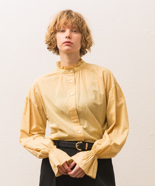 ALLUMER（アリュメール）の「ローンフリルカフスリーブブラウス（シャツ/ブラウス・レディース・ホワイト/ブラック/イエロー/グリーン・1）」の4枚目の写真