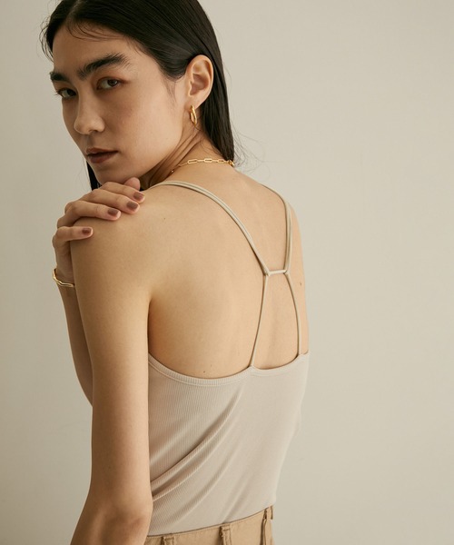 SALON adam et rope'(サロン アダム エ ロペ)の「バックデザインストレッチテレコキャミソール(キャミソール・レディース・ブラック/ベージュ/ブルー・FREE)」の3枚目の写真