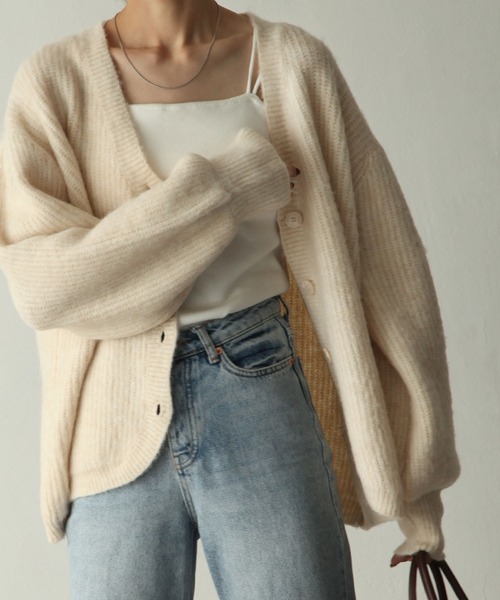 Chillfar(チルファー)の「モヘアタッチパフスリーブニットカーディガン(カーディガン/ボレロ・レディース・ピンク/イエロー/アイボリー/モカ/チャコール・FREE)」の11枚目の写真
