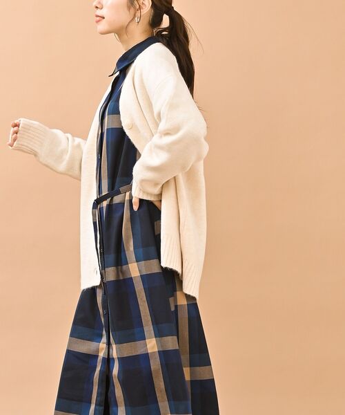 rps(アールピーエス)の「Vネックニットカーディガン(カーディガン/ボレロ・レディース・ブラック/オートミール/ベージュ/ラベンダー・M)」の5枚目の写真