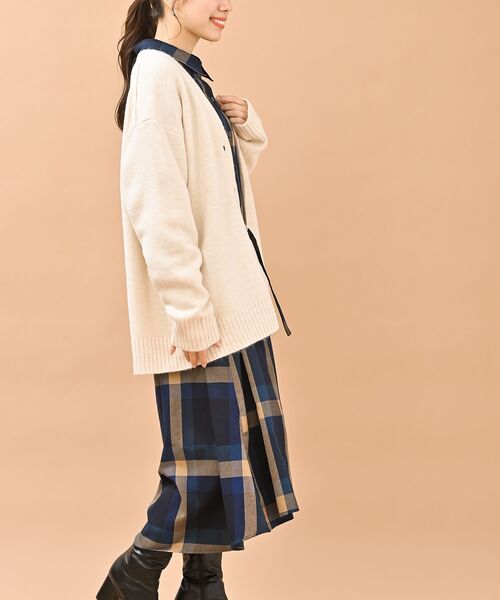 rps(アールピーエス)の「Vネックニットカーディガン(カーディガン/ボレロ・レディース・ブラック/オートミール/ベージュ/ラベンダー・M)」の14枚目の写真