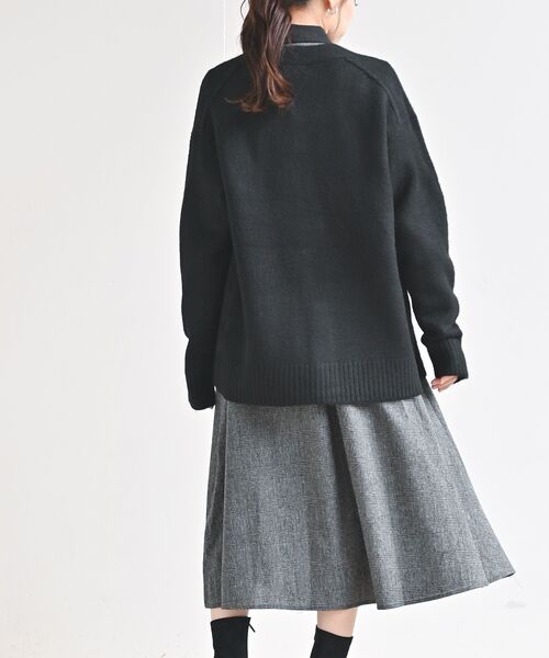 rps(アールピーエス)の「Vネックニットカーディガン(カーディガン/ボレロ・レディース・ブラック/オートミール/ベージュ/ラベンダー・M)」の11枚目の写真