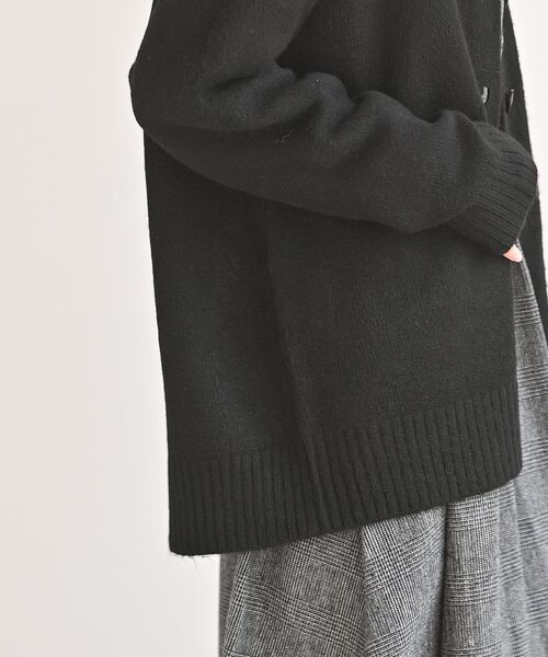 rps(アールピーエス)の「Vネックニットカーディガン(カーディガン/ボレロ・レディース・ブラック/オートミール/ベージュ/ラベンダー・M)」の19枚目の写真