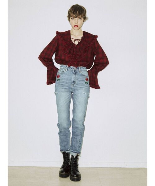 jouetie（ジュエティ）の「ローズエンブロイダリーダメージデニム（デニムパンツ・レディース・ライトブルー・SMALL/MEDIUM）」の5枚目の写真