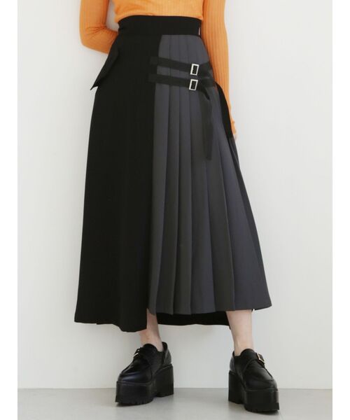 MURUA（ムルーア）の「プリーツアシメフレアスカート（スカート・レディース・ブラック/ベージュ・1/2）」の2枚目の写真
