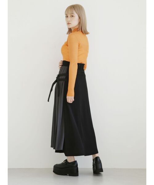 MURUA（ムルーア）の「プリーツアシメフレアスカート（スカート・レディース・ブラック/ベージュ・1/2）」の6枚目の写真