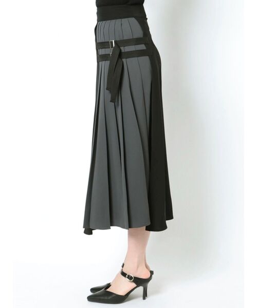 MURUA（ムルーア）の「プリーツアシメフレアスカート（スカート・レディース・ブラック/ベージュ・1/2）」の9枚目の写真