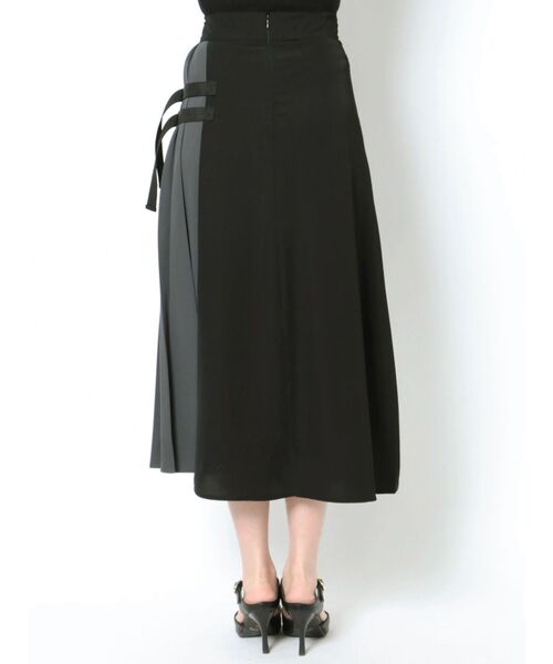 MURUA（ムルーア）の「プリーツアシメフレアスカート（スカート・レディース・ブラック/ベージュ・1/2）」の10枚目の写真