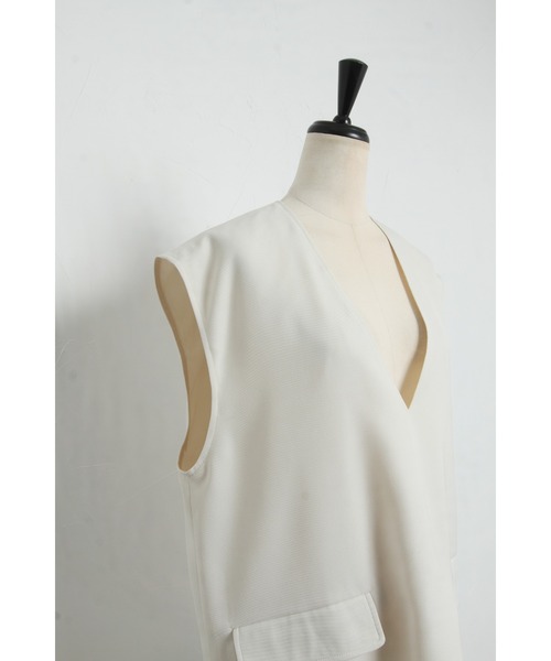 &. NOSTALGIA（アンドドットノスタルジア）の「【ZOZO限定】ディープVネックベスト（ベスト・レディース・アイボリー/ブラック・M）」の11枚目の写真