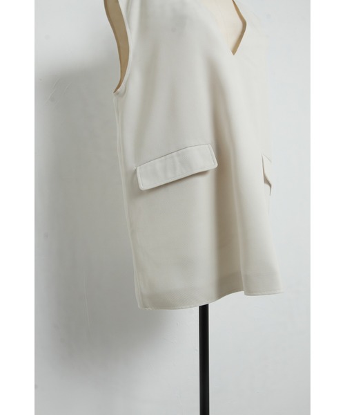 &. NOSTALGIA（アンドドットノスタルジア）の「【ZOZO限定】ディープVネックベスト（ベスト・レディース・アイボリー/ブラック・M）」の12枚目の写真