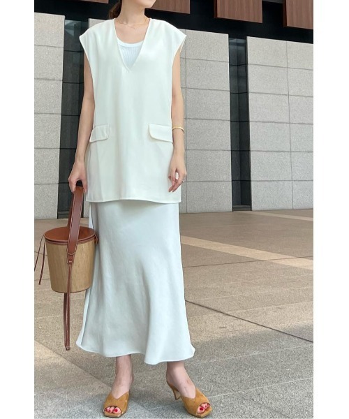 &. NOSTALGIA（アンドドットノスタルジア）の「【ZOZO限定】ディープVネックベスト（ベスト・レディース・アイボリー/ブラック・M）」の16枚目の写真