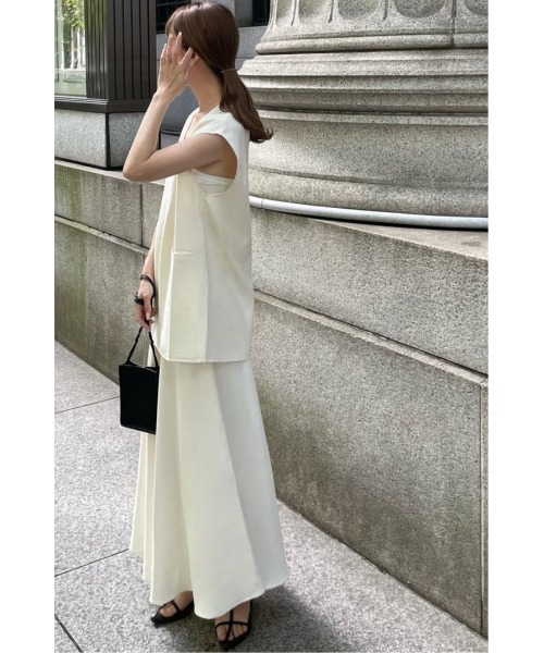 &. NOSTALGIA（アンドドットノスタルジア）の「【ZOZO限定】ディープVネックベスト（ベスト・レディース・アイボリー/ブラック・M）」の21枚目の写真