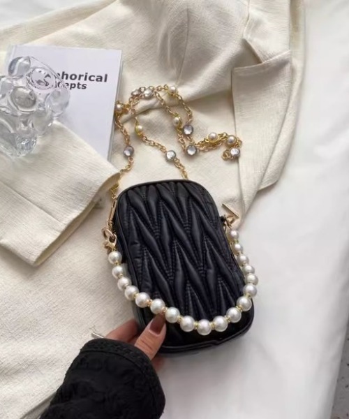 LAC-VERT(ラック・ヴェール)の「キルティングパールポシェット(ショルダーバッグ・レディース・ホワイト/ブラック・FREE)」の12枚目の写真