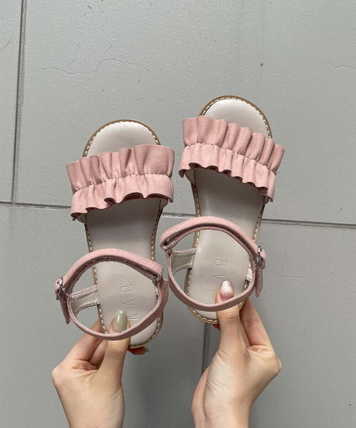 a.v.v（アーヴェヴェ）の「[KIDS]フリルフラットサンダル[WEB限定サイズ]（サンダル・キッズ・ピンク/ネイビー/ライトピンク/ライトブルー・18/20/24/19/21/23/17/22）」の4枚目の写真
