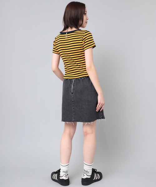 RNA（アールエヌエー）の「G1052 カットオフミニスカート（デニムスカート・レディース・ブラック/ライトインディゴブルー・MEDIUM）」の6枚目の写真