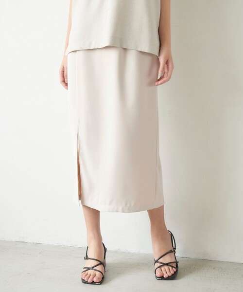 Feroux(フェルゥ)の「ソフトツイルナロースリット スカート(スカート・レディース・ベージュ系/ブラック系/イエロー系・F)」の1枚目の写真