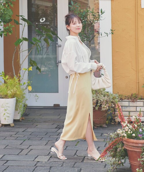 Feroux(フェルゥ)の「ソフトツイルナロースリット スカート(スカート・レディース・ベージュ系/ブラック系/イエロー系・F)」の11枚目の写真