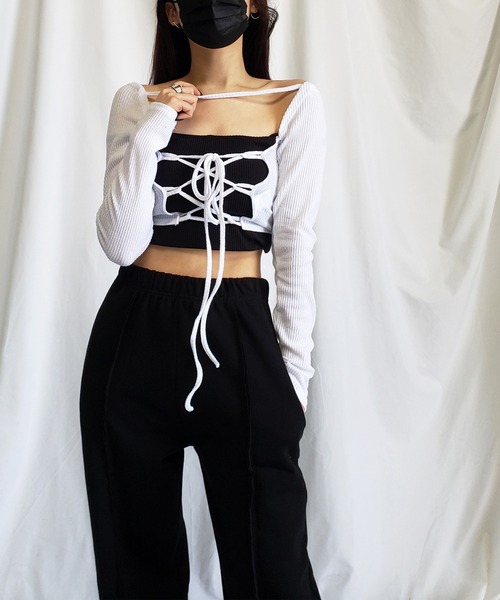me+em select(ミームセレクト)の「【 前後着用2WAY 】クロスストラップカットアウトショートリブトップス【 韓国製 】(カーディガン/ボレロ・レディース・ホワイト/ブラック/ベージュ・FREE)」の10枚目の写真