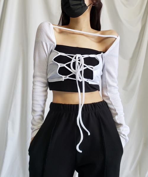 me+em select(ミームセレクト)の「【 前後着用2WAY 】クロスストラップカットアウトショートリブトップス【 韓国製 】(カーディガン/ボレロ・レディース・ホワイト/ブラック/ベージュ・FREE)」の11枚目の写真
