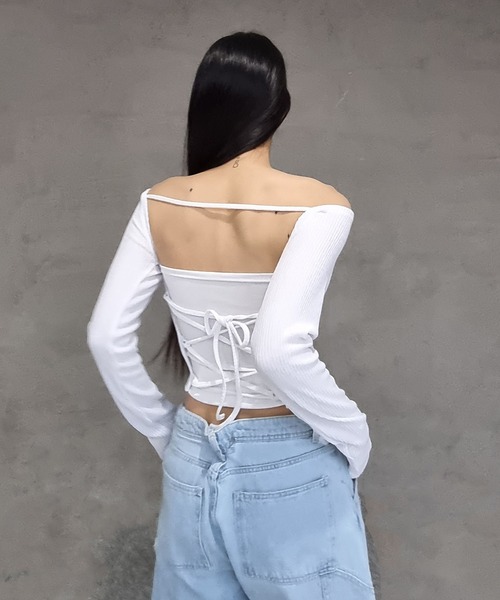 me+em select(ミームセレクト)の「【 前後着用2WAY 】クロスストラップカットアウトショートリブトップス【 韓国製 】(カーディガン/ボレロ・レディース・ホワイト/ブラック/ベージュ・FREE)」の21枚目の写真