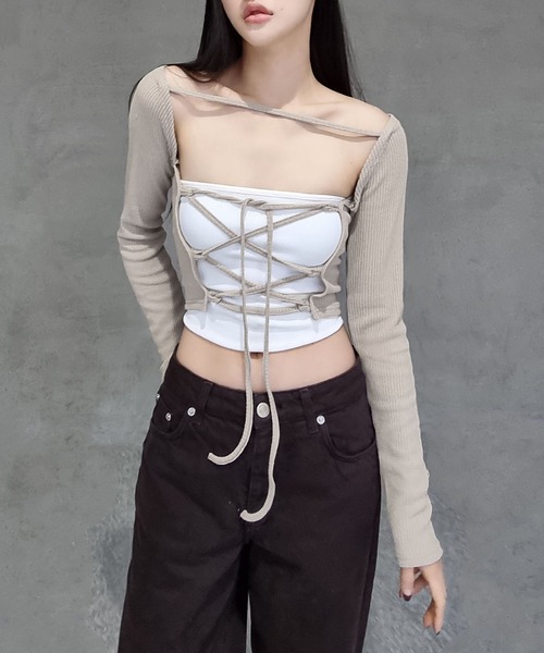 me+em select(ミームセレクト)の「【 前後着用2WAY 】クロスストラップカットアウトショートリブトップス【 韓国製 】(カーディガン/ボレロ・レディース・ホワイト/ブラック/ベージュ・FREE)」の19枚目の写真