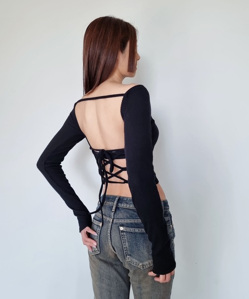 me+em select(ミームセレクト)の「【 前後着用2WAY 】クロスストラップカットアウトショートリブトップス【 韓国製 】(カーディガン/ボレロ・レディース・ホワイト/ブラック/ベージュ・FREE)」の18枚目の写真