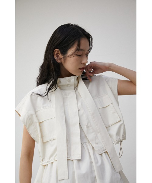 PLUS(プラス)の「【PLUS】CROPPED MILITARY SHIRT VEST/【PLUS】クロップドミリタリーシャツベスト(ベスト・レディース・ホワイト/ブラック・FREE)」の2枚目の写真