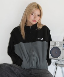 刺繍入り黒ベスト パールボタン付き 刺繍入り黒ベスト パールボタン付き トップス