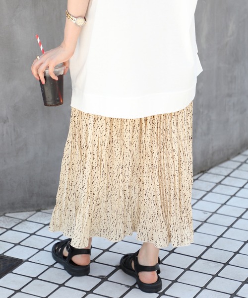 SETUP7（セットアップセブン）の「きれいな落ち感♪【SETUP7】総柄プリーツロングスカート（スカート・レディース・ベージュ/ホワイト/ブラック/グリーン・FREE）」の6枚目の写真