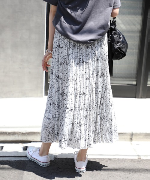 SETUP7（セットアップセブン）の「きれいな落ち感♪【SETUP7】総柄プリーツロングスカート（スカート・レディース・ベージュ/ホワイト/ブラック/グリーン・FREE）」の5枚目の写真