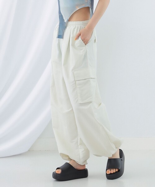 Ray BEAMS（レイビームス）の「ワイド カーゴ パンツ（カーゴパンツ・レディース・ピンク/オフホワイト/ブラック・0/1）」の8枚目の写真