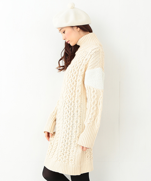 CAROLINA GLASER（カロリナ グレイサー）の「CAROLINA GLASER / ボアニット ワンピース（ワンピース・レディース・クリーム/ネイビー・ONE SIZE）」の4枚目の写真