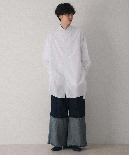 SENSE OF PLACE by URBAN RESEARCH（センスオブプレイスバイアーバンリサーチ）の「『わたべ×SOP』レギュラーカラーロングシャツ（シャツ/ブラウス・メンズ・チャコールグレー/その他1/ホワイト・MEDIUM/LARGE）」の2枚目の写真