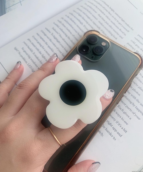 TONE SELECT GOODS（トーンセレクトグッズ）の「Liaa/デザインスマホグリップ　A2159（スマホグッズ・レディース・イエロー系その他/ホワイト系その他/パープル系その他・FREE）」の2枚目の写真