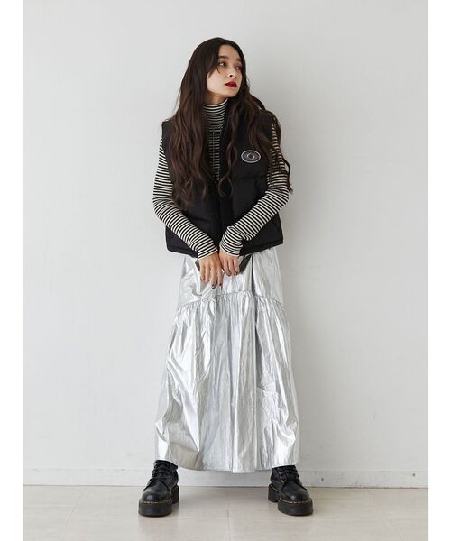 jouetie(ジュエティ)の「メタリックフレアギャザースカート(スカート・レディース・グレー/シルバー/ブラック・MEDIUM)」の9枚目の写真