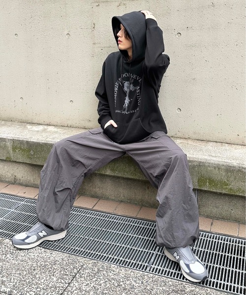 sedacle（セダクル）の「グラデーションロゴパーカー（パーカー・メンズ・ブラック/ベージュ・MEDIUM/LARGE）」の8枚目の写真