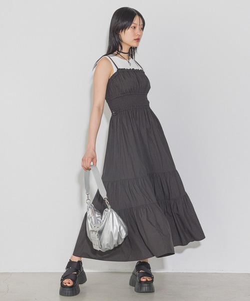 PAGEBOY(ページボーイ)の「シャーリングドロストキャミワンピース(ワンピース・レディース・ブラック/チャコールグレー/ブルー/オフホワイト・FREE)」の5枚目の写真