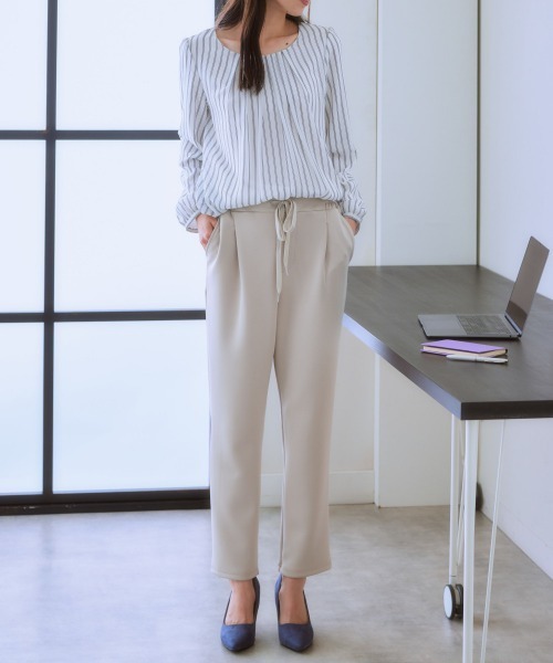 7days Life Styling（セブンデイズライフスタイリング）の「ドロストテーパードパンツ(きれいめダンボール素材)（その他パンツ・レディース・グレイッシュベージュ/ブラック・S/M/L/LL）」の3枚目の写真