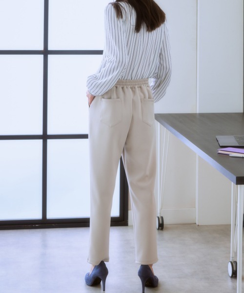 7days Life Styling（セブンデイズライフスタイリング）の「ドロストテーパードパンツ(きれいめダンボール素材)（その他パンツ・レディース・グレイッシュベージュ/ブラック・S/M/L/LL）」の5枚目の写真