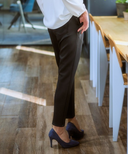 7days Life Styling（セブンデイズライフスタイリング）の「ドロストテーパードパンツ(きれいめダンボール素材)（その他パンツ・レディース・グレイッシュベージュ/ブラック・S/M/L/LL）」の9枚目の写真